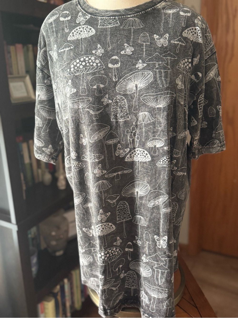 Women’s rising international Gray Graphic Mushroom Print Short-Sleeve Shirt